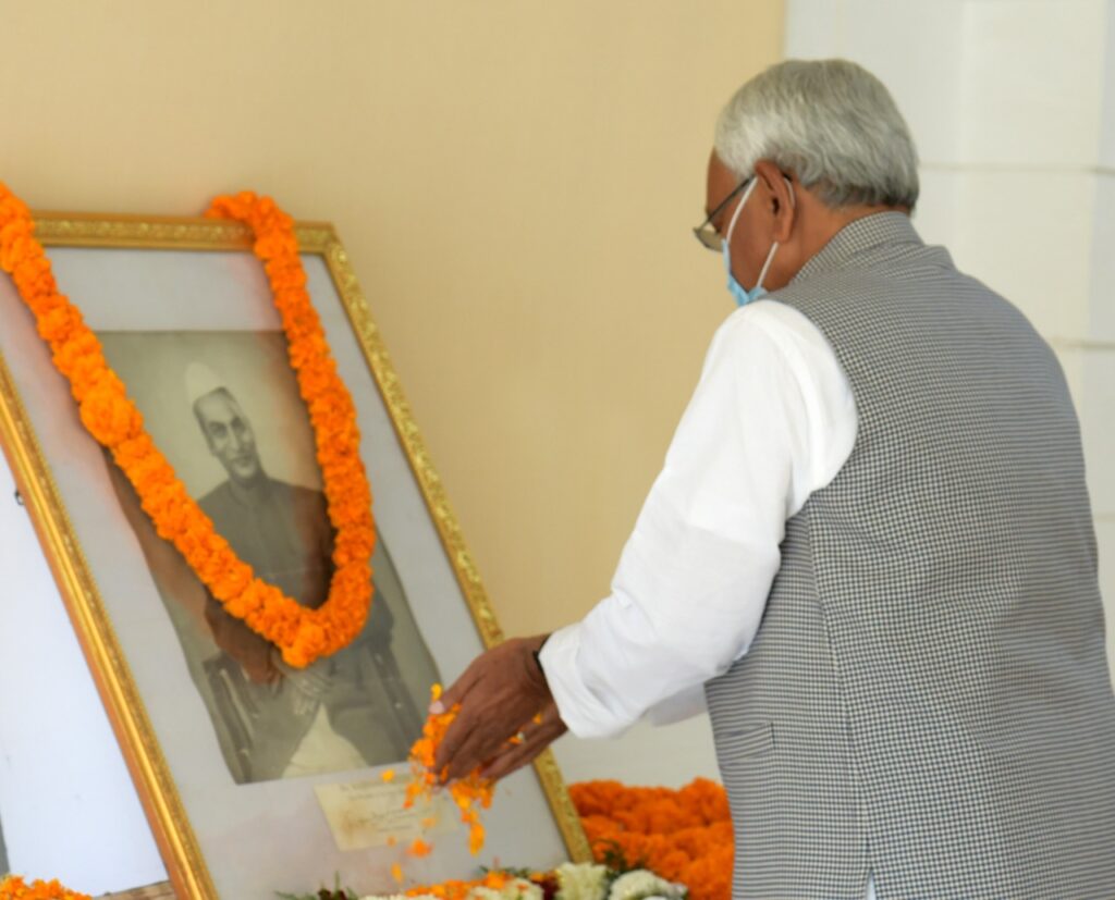 CM और राज्यपाल ने देशरत्न डॉ. राजेंद्र प्रसाद की पुण्यतिथि पर दी श्रद्धांजलि 3 bh pat 04 rajendra prasad ko naman 7201750 28022021134631 2802f 1614500191 471 1