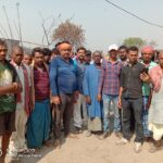 Inq Tmp 36 अग्निकांड से पिडित परिवारों से मुलाकात करने भाजपा किसान मोर्चा के प्रदेश कार्यसमिति सदस्य सतीश कुमार कार्यकर्ताओं के साथ पहुचे।