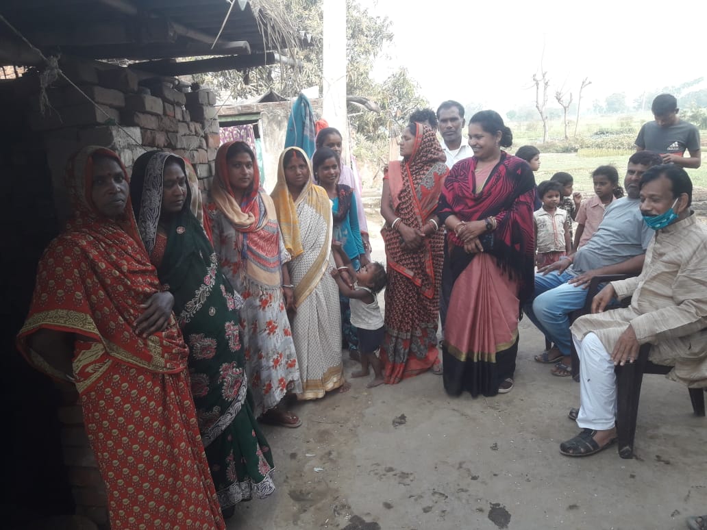 सुलतानगंज के धांधीबेलारी पंचायत का क्षेत्रीय दौरा जिला परिषद दक्षिणी के प्रत्याशी शौभा कुमारी ने सर्मथकों के साथ किए। 1 WhatsApp Image 2021 03 10 at 20.55.18