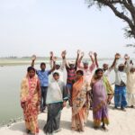 किसानों ने कॉन्ट्रेक्टर पर लगाया मनमानी का आरोप InquilabIndia