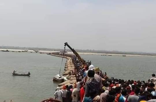 गंगा नदी में जीप गिरने से 10 से अधिक लोगों की मौत हो गई है ।। InquilabIndia 3 FB IMG 1619167370386