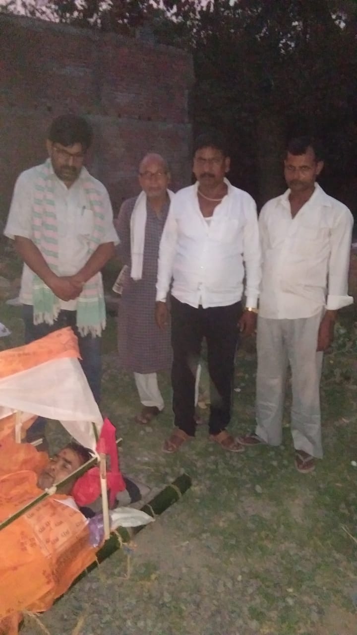 राजद के वरिष्ठ नेता के निधन पर राजद कार्यकर्ताओं ने शोक व्यक्त किए।। IMG 20210406 WA0061