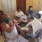 Inq Tmp 37 साईं परिवार ने कोरोना का लगवाया टीका, बोले- लॉकडाउन नहीं वैक्सीन है समाधान || Inquilabindia