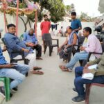 Inq Tmp 32 राजद के राष्ट्रीय अध्यक्ष लालु यादव के रिहाई पर जिला महासचिव ने कार्यकर्ताओं के बीच मिठाई बांट कर खुशी जाहिर किए।।।