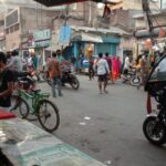 Inq Tmp 35 बढते कोरोना संक्रमण को लेकर थानाध्यक्ष ने शहर के विभिन्न जगहों मे पेट्रोलिंग कर दिए कई दिशा निर्देश।।