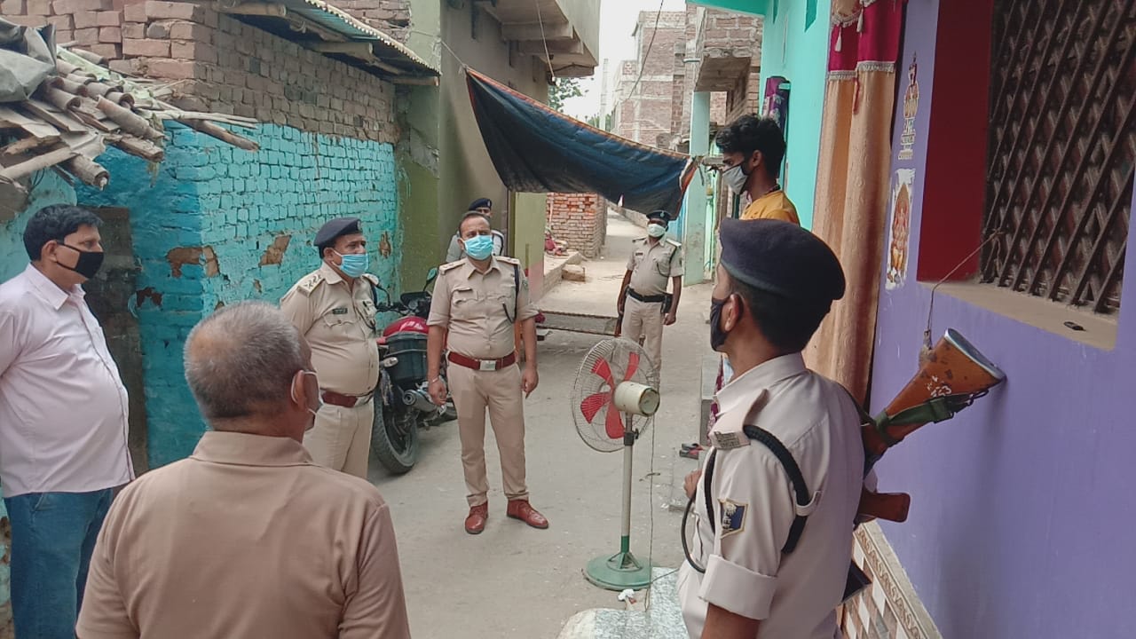 सुलतानगंज मे कोविड 19 को लेकर डीएसपी निशार अहमद्द पहुचे।।। 2 IMG 20210429 WA0064