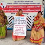 Inq Tmp 37 राज्यव्यापी धरना प्रदर्शन के तहत ऐपवा के जिलासचिव कॉमरेड रेणु देवी ने अपने निवासस्थान पर कोरोनो प्रोटोकॉल को मानते हुए प्रदर्शन की ।