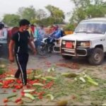 Inq Tmp 34 सब्जी दुकानदार ने बीच सड़क पर फेंक दी सब्जियां, सरकार के खिलाफ जताई नाराजगी ।। inquilabIndia