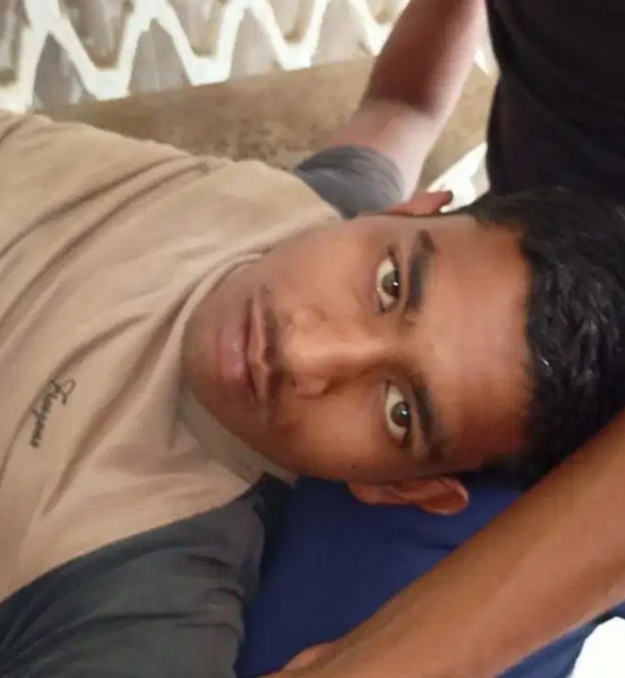 गौरीपुर में हथियार के साथ खेलने के दौरान चली गोली, घायल युवक की स्थिति गंभीर ।। Inquilabindia 2 Screenshot 20210413 071156