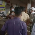 Inq Tmp 30 अस्पताल प्रबंधन की लापरवाही के कारण कोरोना पेशेंट की मौत के बाद उग्र परिजनों ने जमकर काटा बवाल ।। Inquilabindia