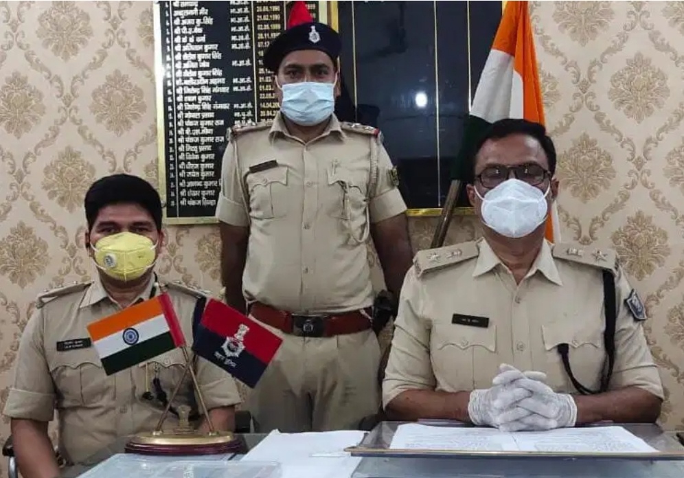 मड़वा से हुए स्कॉर्पियो लूट की घटना का एसपी ने किया उदभेदन, चालक गिरफ्तार।। InquilabIndia Screenshot 20210427 081819