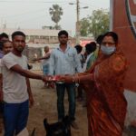 Inq Tmp 33 बढते कोरोना संक्रमण पर नगर सभापति ने मास्क ,साबुन,सेनिटाइजर का वितरण किए।।।