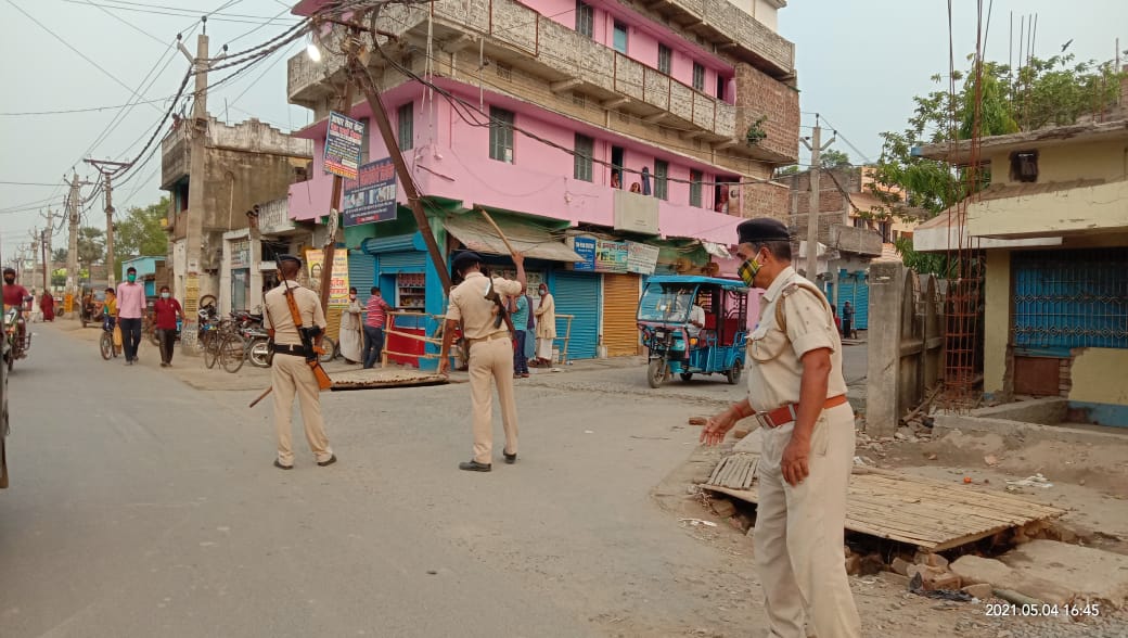 बिहार मे संम्पूर्ण लॉकडाउन लगते ही सुलतानगंज मे पुलिस प्रशासन द्वारा लोगों को किया गया जागरूक।।। 1 IMG 20210504 WA0063