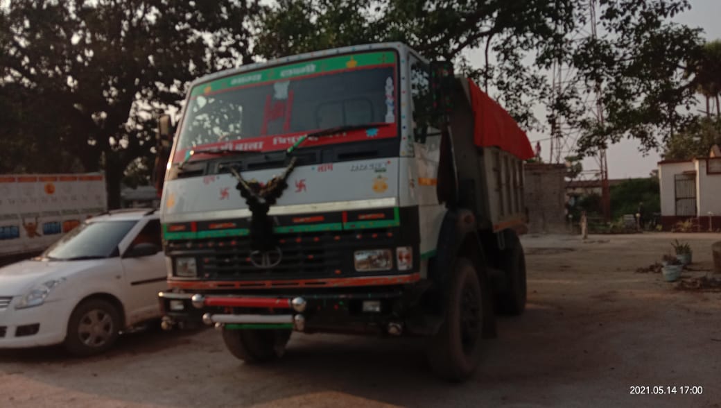 सुलतानगंज थाना पुलिस ने बालु लदे ओभर लोड मिनी ट्रक जब्त किए।। INQUILABINDIA 1 IMG 20210514 WA0106