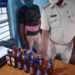Inq Tmp 31 सुल्तानगंज के शाहाबाद गाँव मे पुलिस ने देर रात भारी मात्रा में विदेशी शराब के साथ दो युवक गिरफ्तार किए।