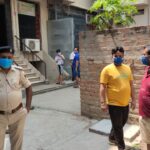 सरकारी गाइडलाइन का उल्लंघन करते दुकानदार से वसूला गया जुर्माना