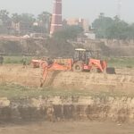 Inq Tmp 38 सुलतानगंज में एक बार फिर शुरू हुआ गंगा से अवैध मिट्टी का खनन !! INQUILABINDIA