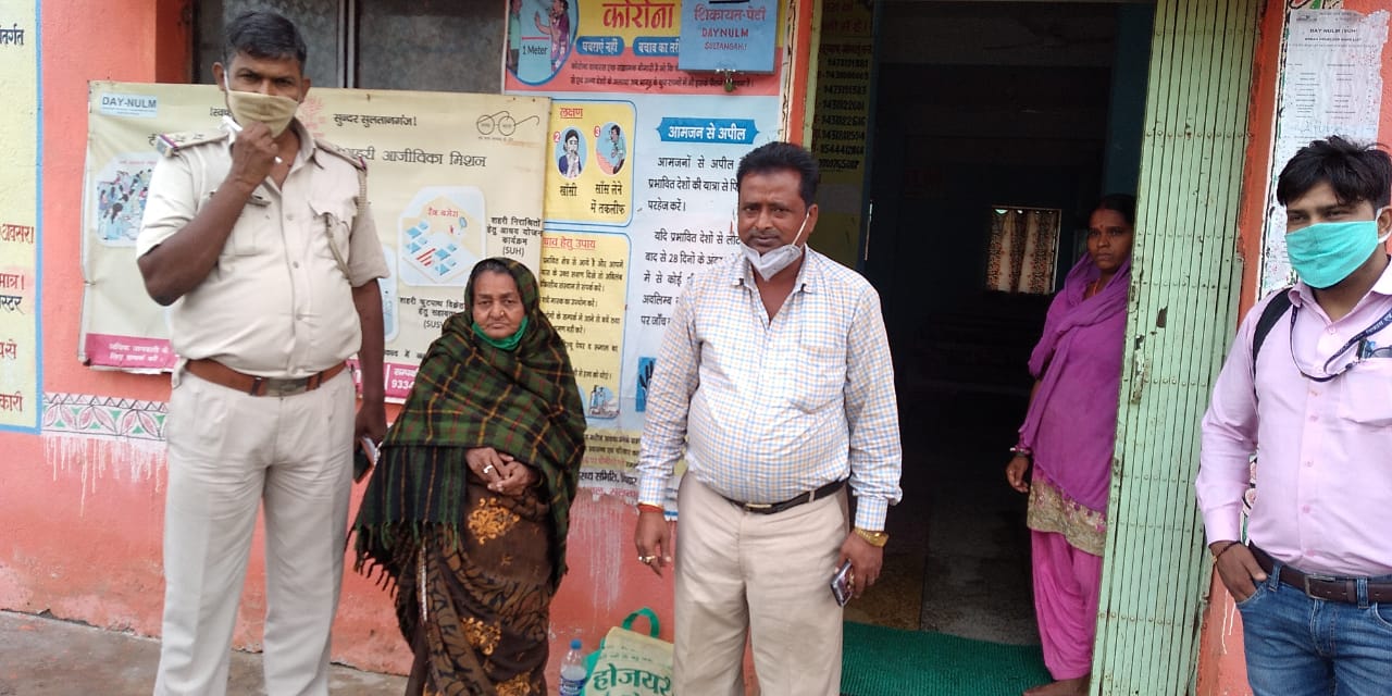 बुढी माता लवारिस अवस्था मे मिलने पर पुर्व पार्षद ने अधिकारियों से बातचीत कर आश्रय स्थल मे रख कर सुरक्षा व्यवस्था कराया गया ।।। 1 IMG 20210528 WA0081