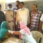 Inq Tmp 38 सुलतनगंज विधानसभा क्षेत्र के विभिन्न वैकसीनेशन सेंटर का निरक्षण करने विधायक डॉ.प्रो.ललित नारायण मंडल एनडीए कार्यकर्ताओं के साथ पहुचे।।