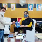 शिक्षक नवनीत शुक्ल ने जिलाधिकारी को भेंट किया बालकाव्य संग्रह