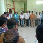 Inq Tmp 38 सुलतानगंज प्रखंड मुख्यालय परिसर मे जनप्रतिनिधि सहित अंचल व प्रखंड कर्मीयो ने विडिओ नवलकिशोर ठाकुर के निधन पर शोक संवेदना व्यक्त करते हुए श्रधांजलि दिए।