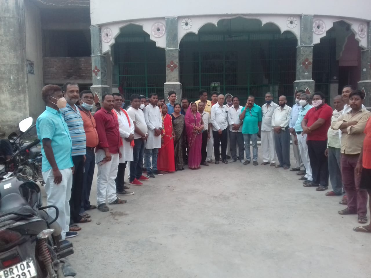 विडिओ नवलकिशोर ठाकुर व जदयु नेता निलेश कुमार के निधन पर एनडीए कार्यकर्ताओं ने एकजुट होकर शोक सभा का आयोजन किए। 1 IMG 20210708 WA0008