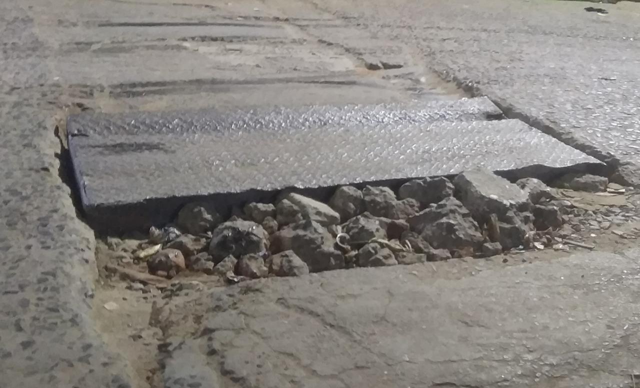 सुल्तानगंज मुख्य चौंक पर लगा प्लेट खतरे को दे रहा है आमंत्रण। 1 IMG 20210710 WA0000