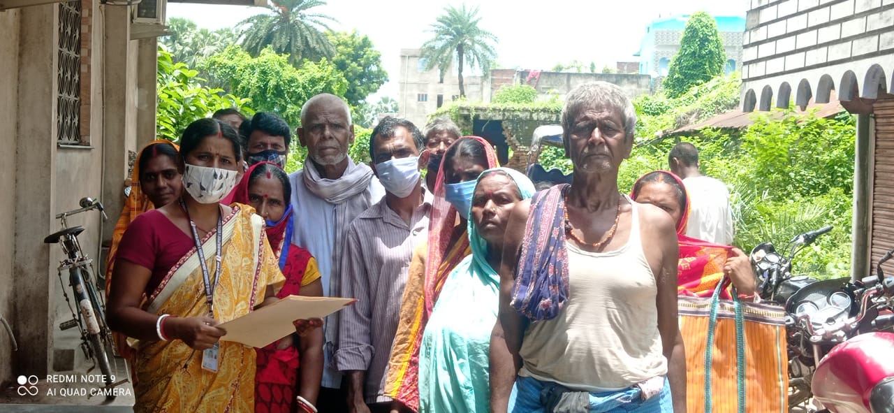 फुटपाथी दुकानदारों के लिए प्रधानमंत्री स्वनिधि योजना के तहत यूनियन बैंक और कैनरा बैंक में कैम्प लगाया गया । 1 IMG 20210710 WA0001