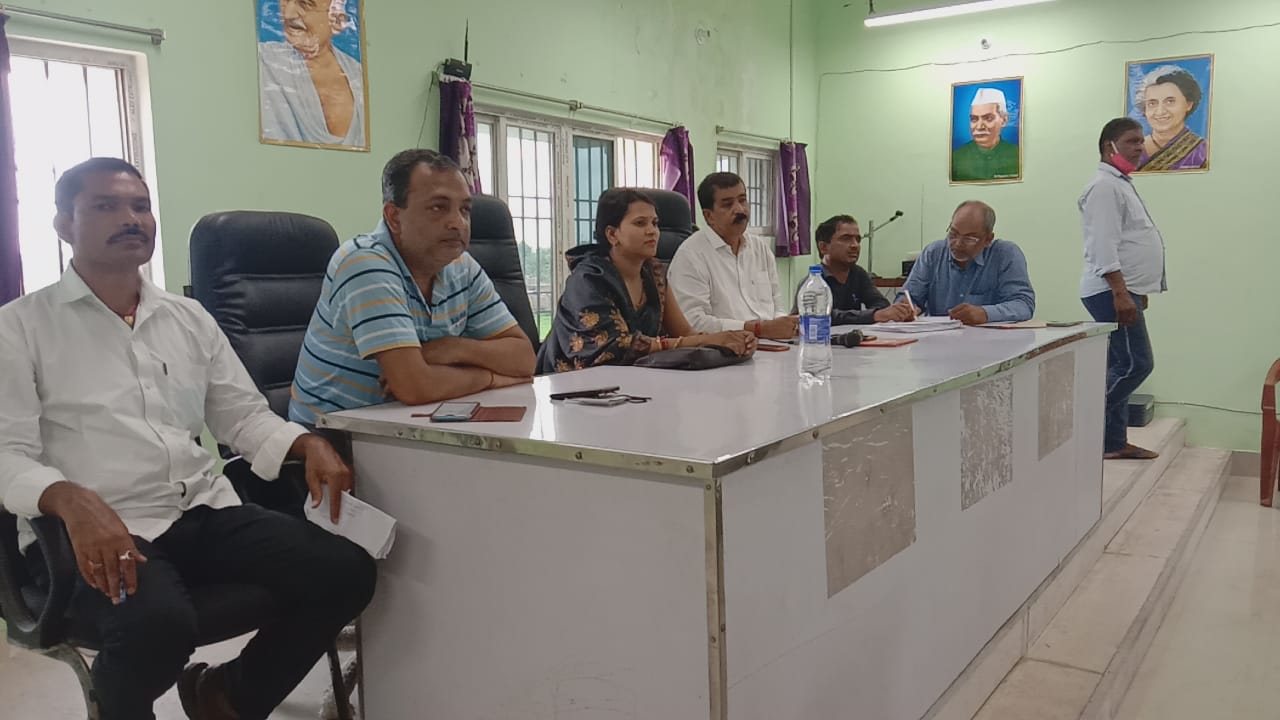 सुलतानगंज प्रखंड मुख्यालय सभागार मे अनुश्रवण समिति कि सामुहिक बैठक मे बाढ से संम्बन्धित हुई चर्चाएं।।। 1 IMG 20210716 WA0065