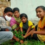 Inq Tmp 33 एबीवीपी कार्यकर्ताओं ने लगाया पेड़ किया मास्क वितरण