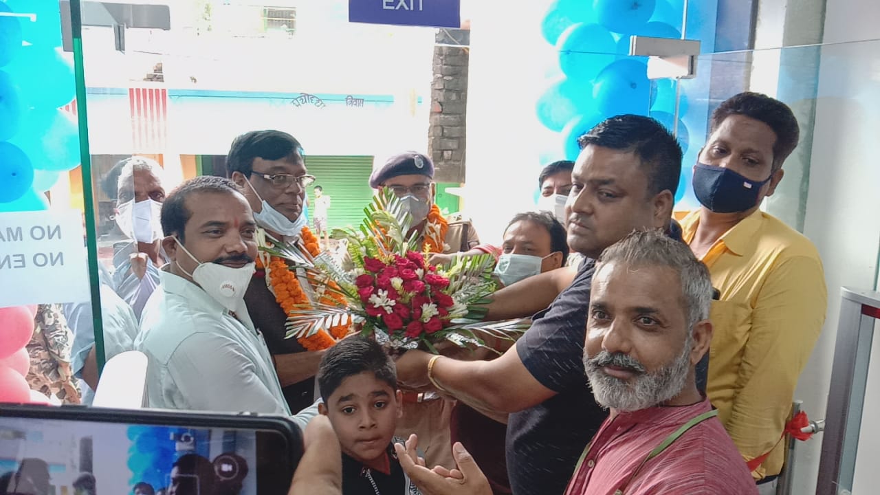 सुलतानगंज शहर मे टाउन बाजार मॉल का उदघाटन विधायक व थानाध्यक्ष ने संयुक्त रुप से फिता काट कर किए।।। 1 IMG 20210722 WA0048