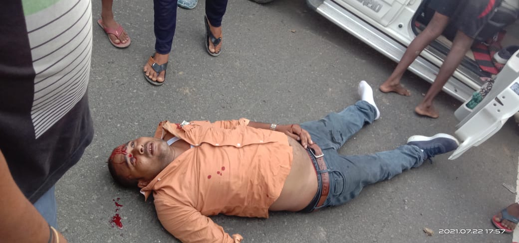 इस्कारपिओ व ट्रकटर मे भीषण टक्कर होने पर इस्कारपिओ चालक गंभीर रुप से घायल।। 1 IMG 20210723 WA0033 1