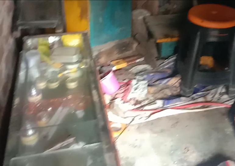 सुलतानगंज महिला अस्पताल के समिप भोला ज्वेलर्स कि दुकान में अज्ञात चोर द्वारा लाखो रुपये चोरी।।।In 1 IMG 20210724 WA0013