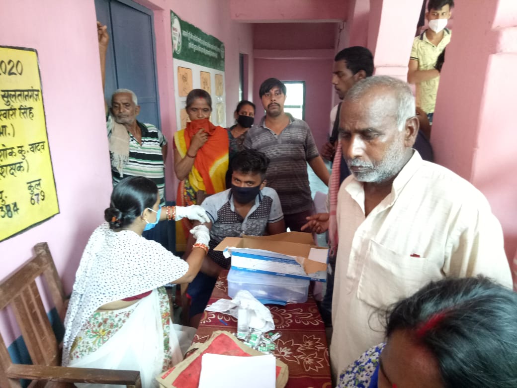 जदयू नगर व्यवसायिक प्रकोष्ठ के नगर अध्यक्ष ने अपने कार्यकर्ताओं के साथ टिका जागरूकता।। 1 IMG 20210727 WA0018