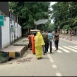 गार्ड की अभद्र भाषा से केंद्र पर भी हंगामा , जिलाधिकारी तक आवेदन देने के लिए पहुंची पीड़ित व्यक्ति