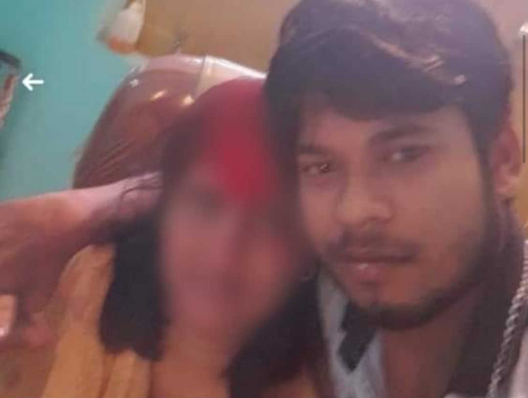 नौकरी से निकाला तो कंपाउंडर ने भर दी डॉक्टर की मांग, फोटो-वीडियो किया वायरल ।। InquilabIndia 2 Screenshot 20210713 144217