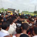 Inq Tmp 30 बुधवार को महाकाल ढाबा में हुए दो सगे भाइयों की हत्या के बाद आक्रोशित लोगो ने लगभग दो घंटे बायपास को किया जाम।