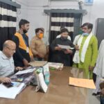 सुलतानगंज राजद प्रखंड अध्यक्ष मो.मेराज ने जिलाधिकारी व अपर समाहर्ता को ज्ञापन देकर बाढ पिडित परिवारों सहायता राशि कि मांग किए।।