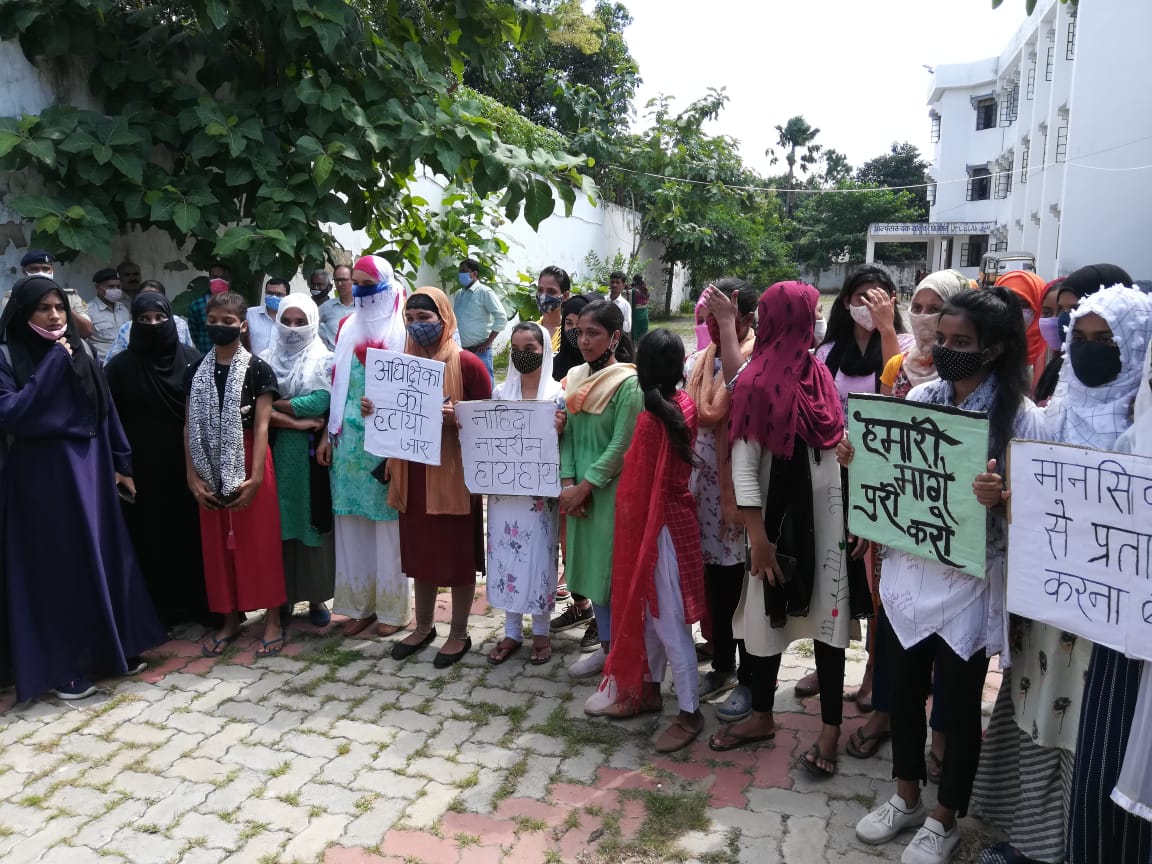 TMBU के अल्पसंख्यक छात्रावास की अधिक्षिका नाहिदा नसरीन के तानाशाही रवैया के खिलाफ छात्राएं ने खोली मोर्चा ।। 2 IMG 20210911 WA0000