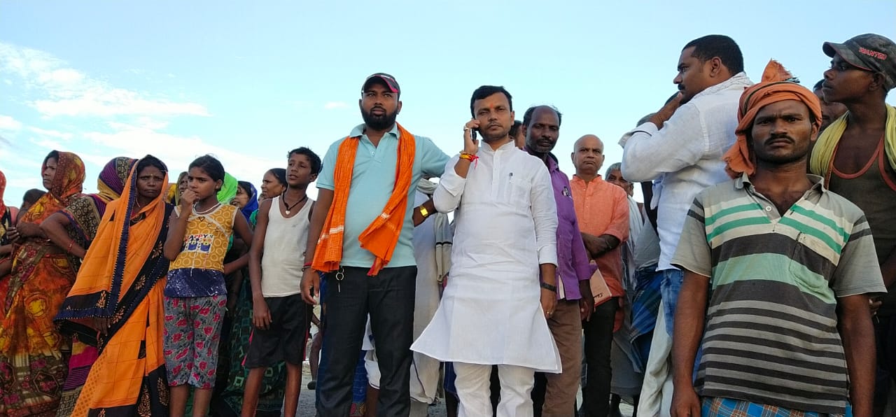 भाजपा ज़िला अध्यक्ष ने काफी तेजी गति से कटाव हो रहा है कार्यस्थल का मुआयना किया ।। InwuilabIndia 1 IMG 20210913 WA0017