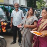 Inq Tmp 34 विश्कर्मा पूजा नगर सरकार भवन मे धुमधाम से मनाए गए।। सभापति नीलम देवी ने सभी वार्ड मे सूखा एवं गिला कचरा का उठाव के लिए नए वाहन का पूजन किए।
