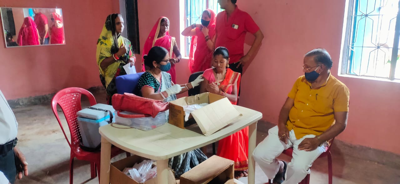 जदयु कार्यकर्ताओं ने वैक्सीन जागरूकता अभीयान चलाकर 190 लोगों को टिका दिलाए।। 1 IMG 20210923 WA0007