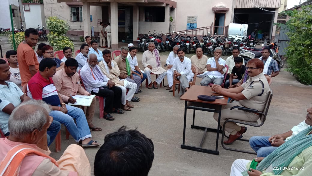 सुलतानगंज थाना परिसर मे चेहल्लूम को लेकर थानाध्यक्ष ने किए शांति समिति कि बैठक।। 1 IMG 20210923 WA0010