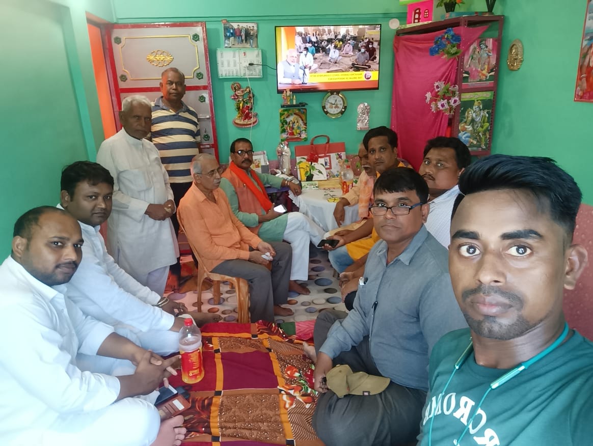 भाजपा कार्यकर्ताओं ने प्रधानमंत्री मन कि बात कार्यक्रम।। 1 IMG 20210926 WA0010