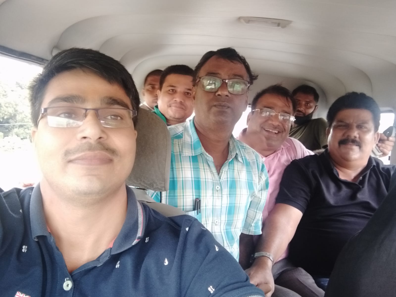 BreakingNews - शाहकुंड मे निगरानी विभाग के टिम ने राजस्व कर्मी को घुस लेते रंगे हाथ किए गिरफ्तार।।। 1 IMG 20210928 WA0013
