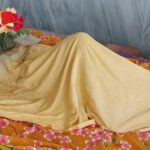 Inq Tmp 35 सुलतानगंज के नारदपुल मां दुर्गा मंदिर में एक महिला सीने पर कलश लेकर कर रही निर्जला व्रत ।