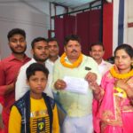 Inq Tmp 37 मुंगेर जिले के जमालपुर प्रखंड अंतर्गत राम नगर पंचायत से मधु बेबी ने मुखिया पद के लिए सीआई में नामांकन दाखिल किया।