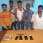 सुलतानगंज पुलिस ने गस्ती के दौरान एक मारुति भैन मे हथियार के साथ पांच लोगों को गिरफ्तार किए।।