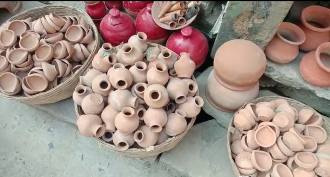 सुलतानगंज मे दिपावली पुजा को लेकर सजने लगे दुकाने।। Inquilabindia 1 IMG 20211031 213817