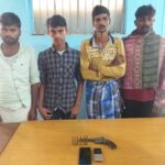 सुलतानगंज पुलिस ने एक देसी पिस्तौल के साथ चार लोगों को किए गिरफ्तार।